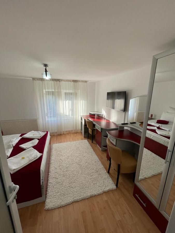 Pridvorul Haiducilor Slănic-Moldova Exterior foto
