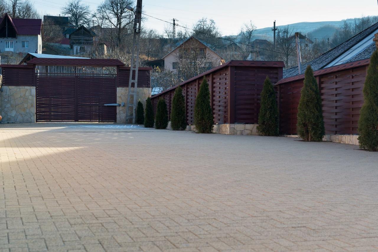Pridvorul Haiducilor Slănic-Moldova Exterior foto